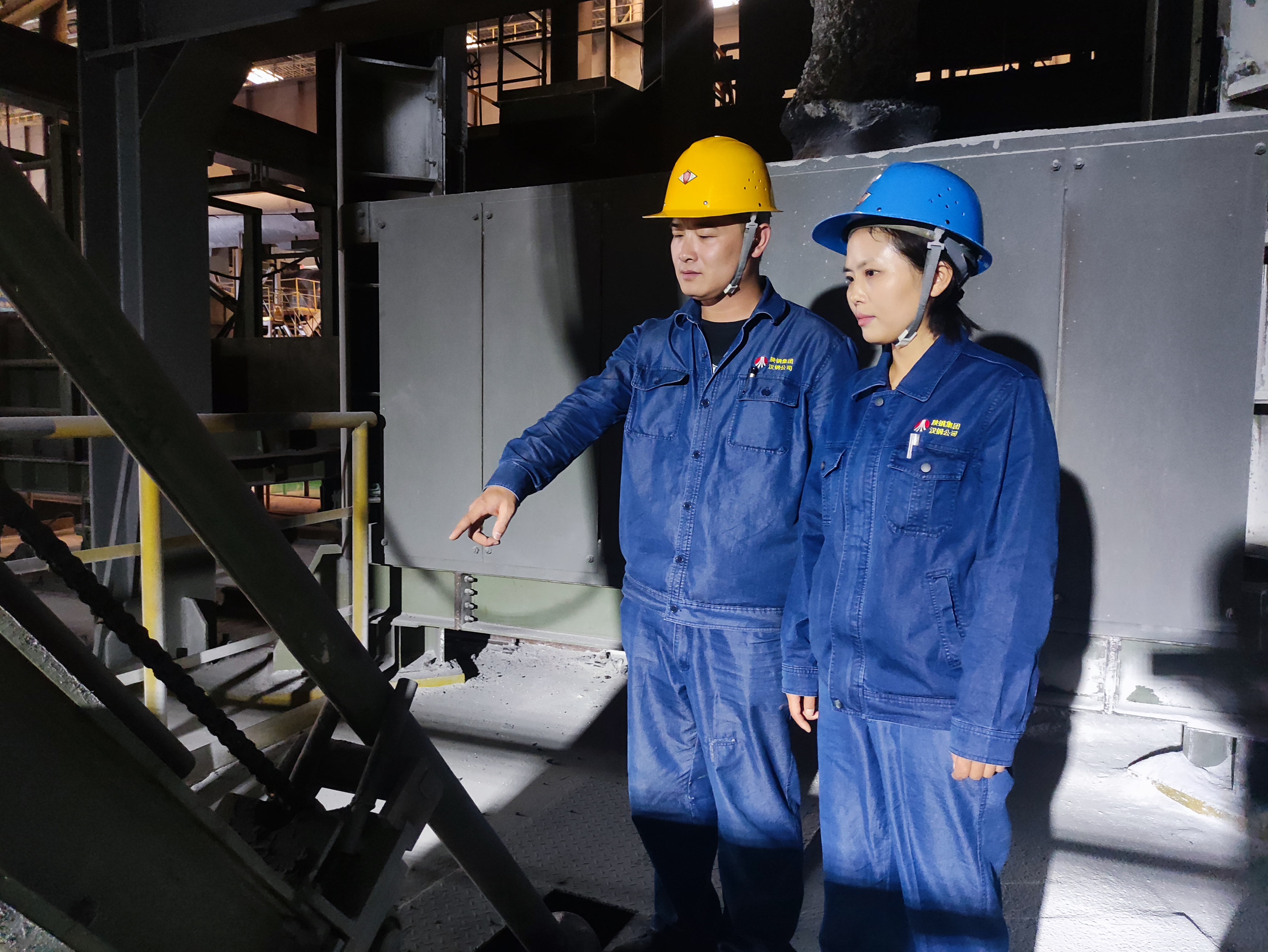 深入現(xiàn)場(chǎng)解難題,把青春寫(xiě)在鋼城一線 ——記漢鋼公司2023年度“先進(jìn)工作者”王偉